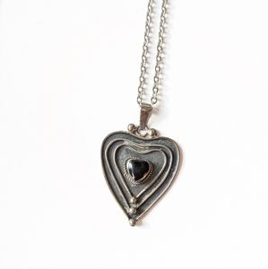 🦄BUY 2 GET 2 FREE! Old style looking black and silver heart necklace